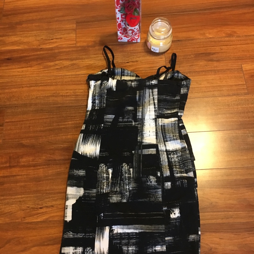 Dress - Picture 2 of 3